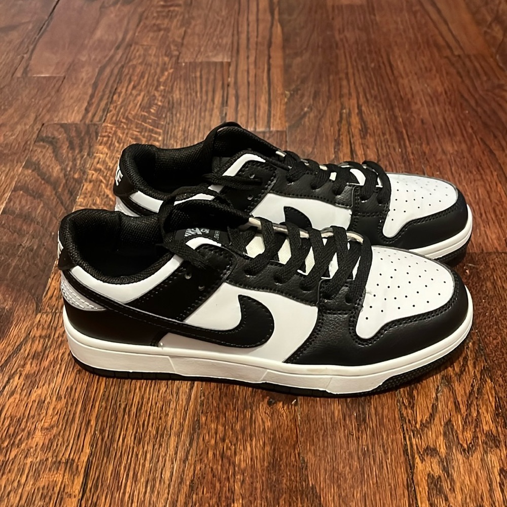 Nike Panda Dunks Size 6